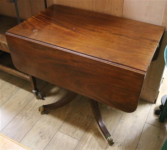 A Regency mahogany Pembroke table W.87cm